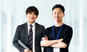 起業家とスーツ姿の男性